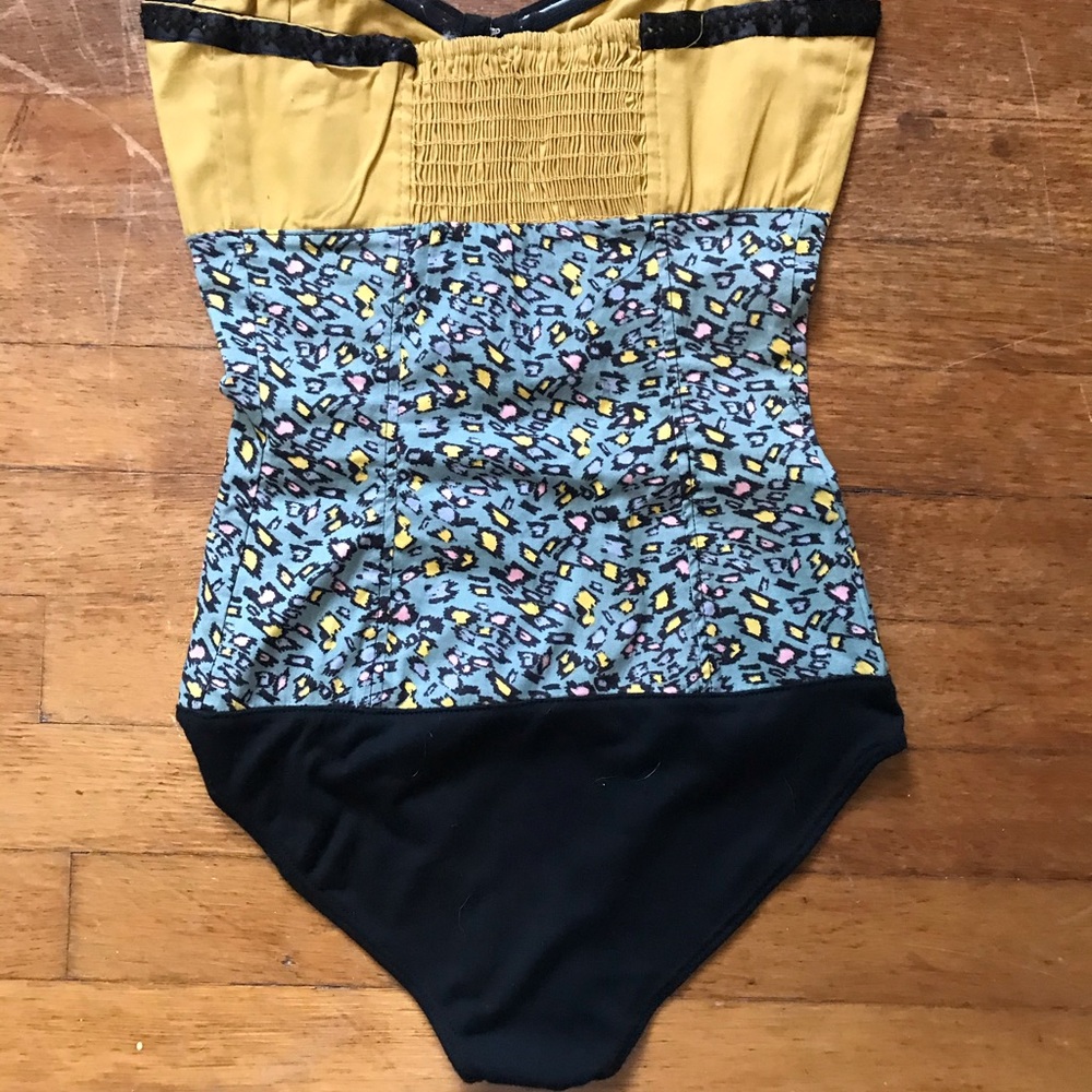 URBAN OUTFITTERS BODYSUIT